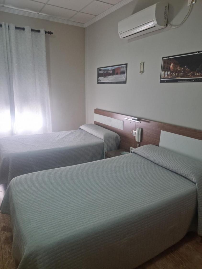 Hostal Restaurante El Paraiso Don Benito Kültér fotó