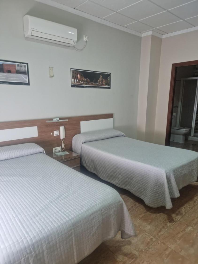 Hostal Restaurante El Paraiso Don Benito Kültér fotó