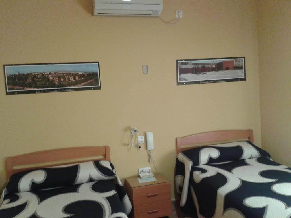 Hostal Restaurante El Paraiso Don Benito Kültér fotó