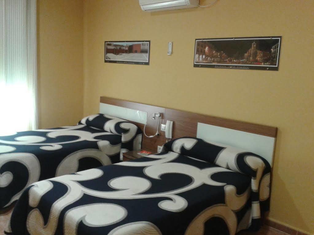 Hostal Restaurante El Paraiso Don Benito Kültér fotó